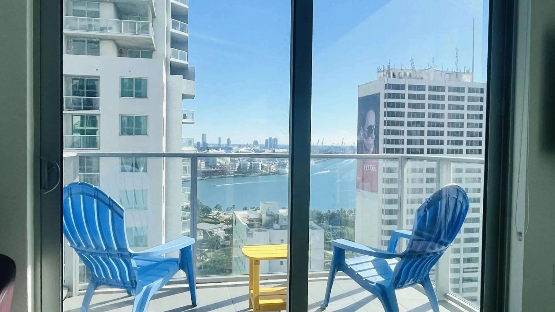 Explore Miami's Heat - Huge 1 Bed Pool & Gym Holiday home *