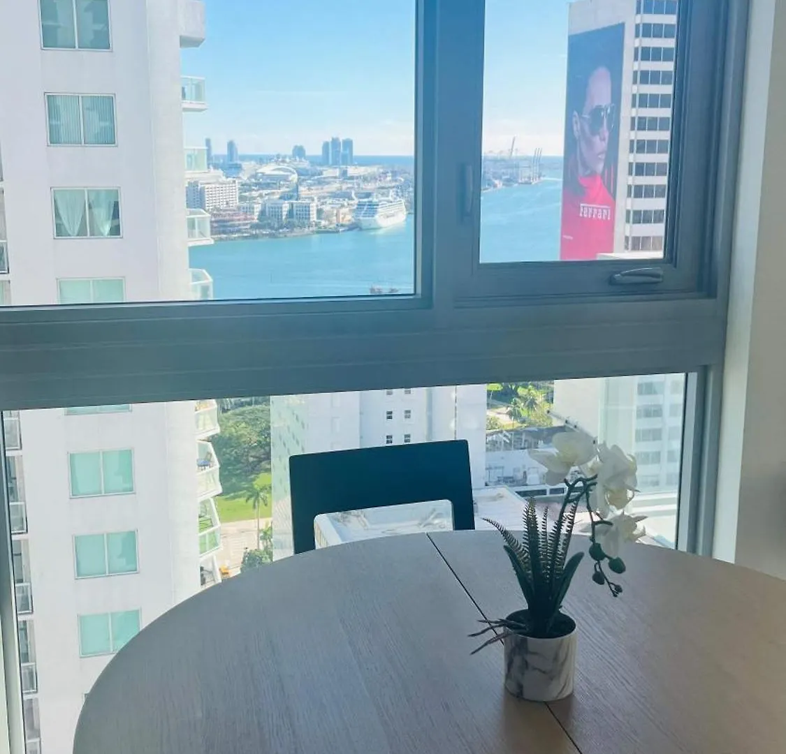 Explore Miami's Heat - Huge 1 Bed Pool & Gym