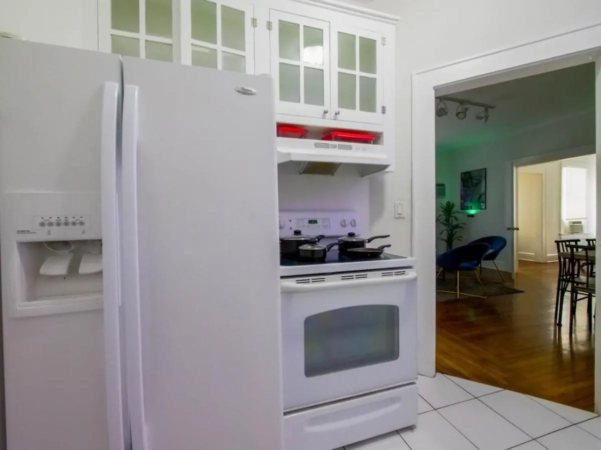 Style 2bed And 1bath Gem - Location Apartment *