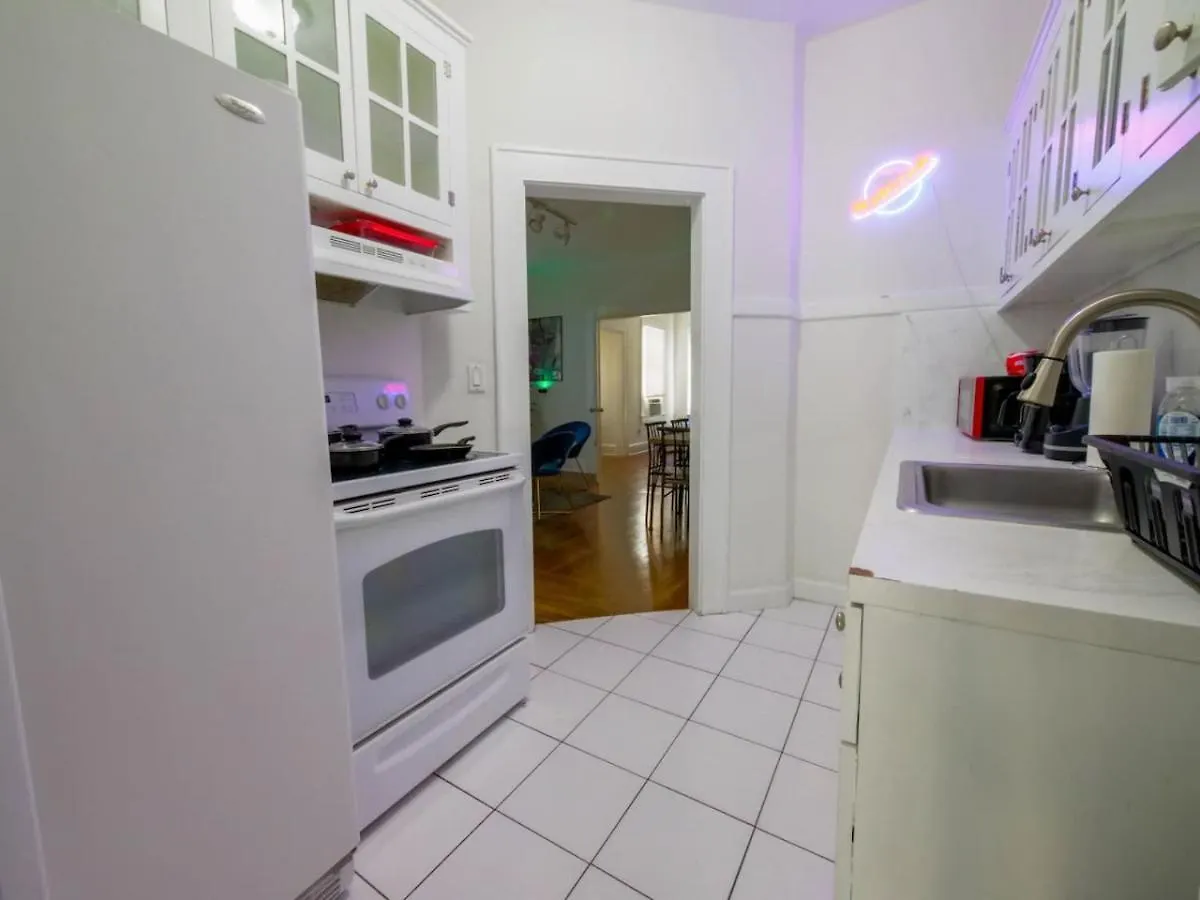 Apartment Style 2bed And 1bath Gem - Location *