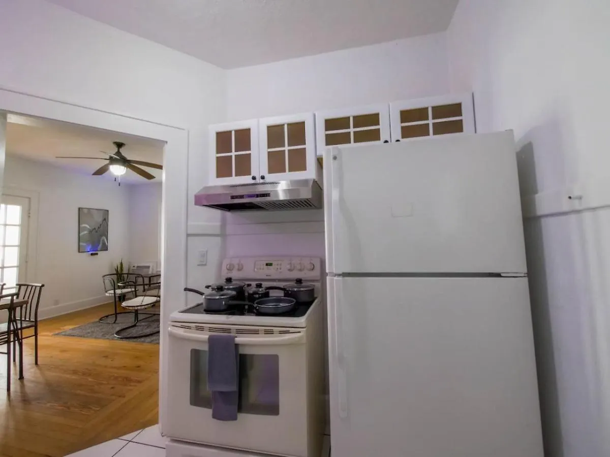 Stylish 2br Escape Edgewater Apartment
