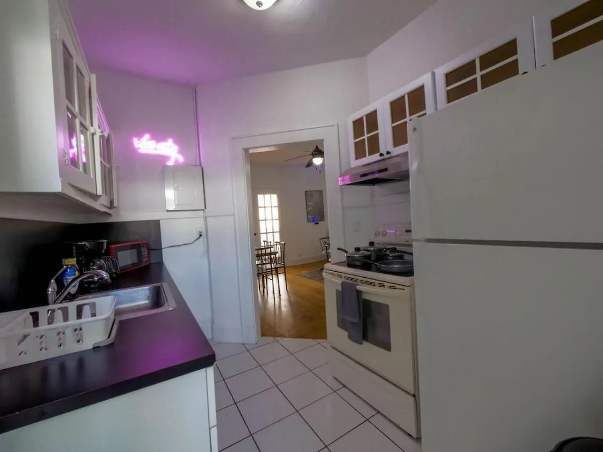 Stylish 2br Escape Edgewater Apartment *