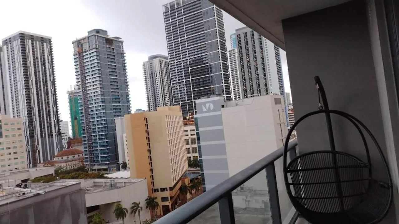 New Modern Downtown Apartment *