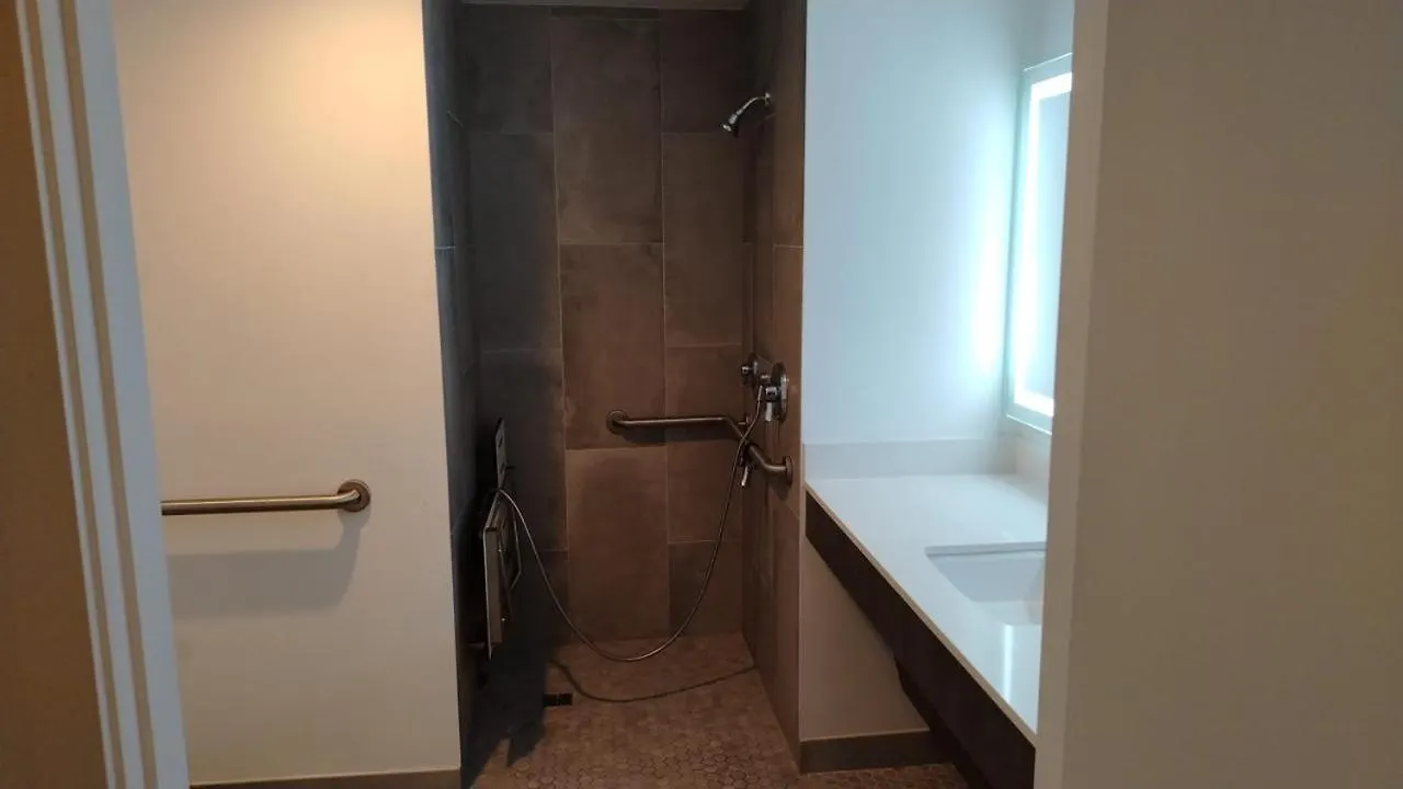 New Modern Downtown דירה