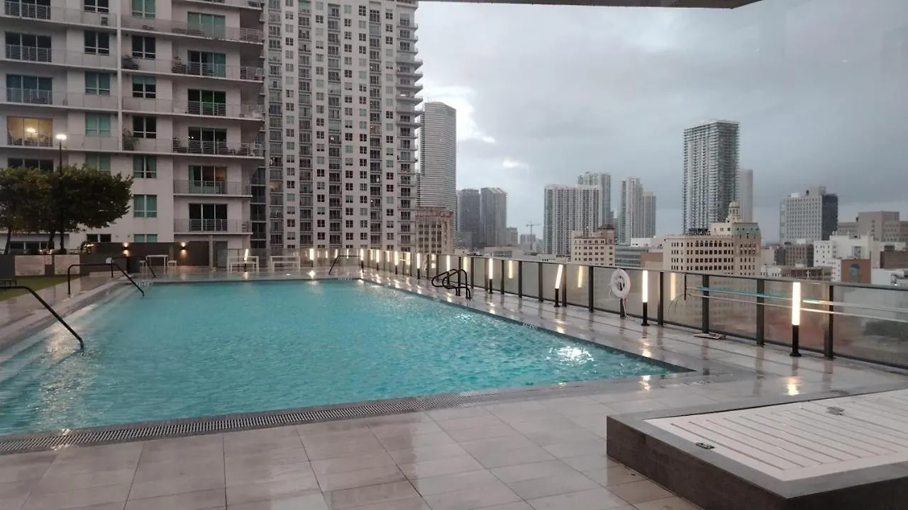 New Modern Downtown Apartment