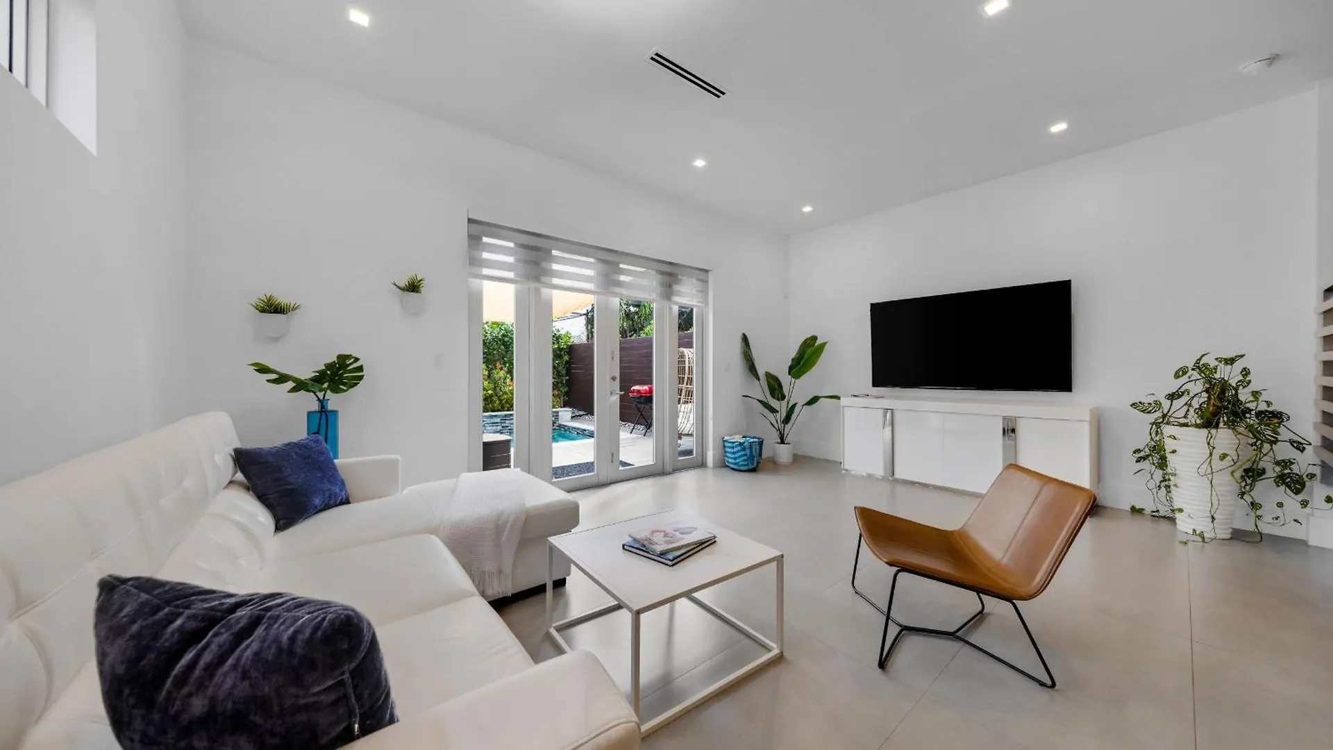 Coconut Grove Casita With Private Plunge Pool, Gated