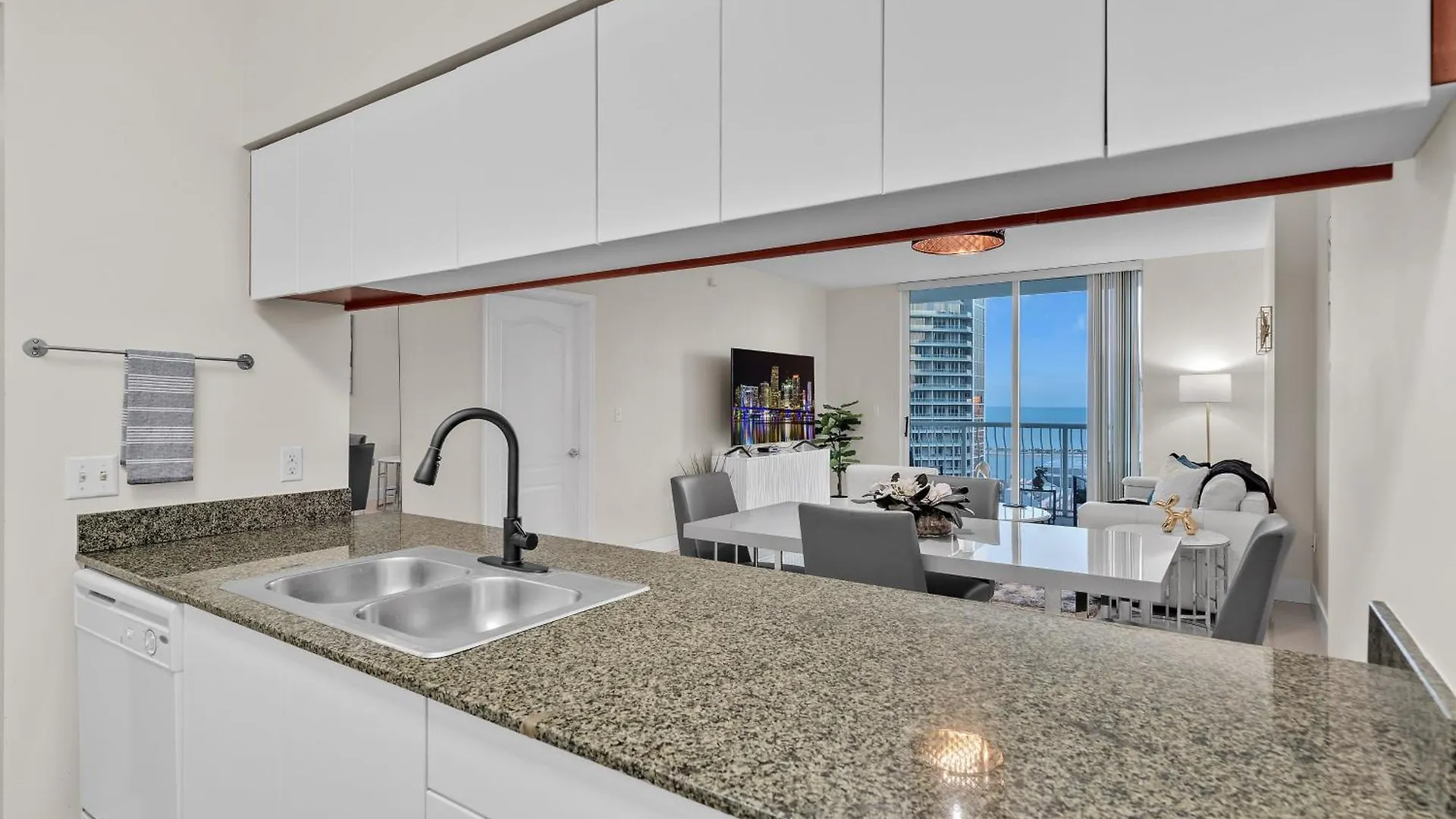 Apartment Beautiful 1 Bedroom Overlooking The Ocean And Downtown Brickell