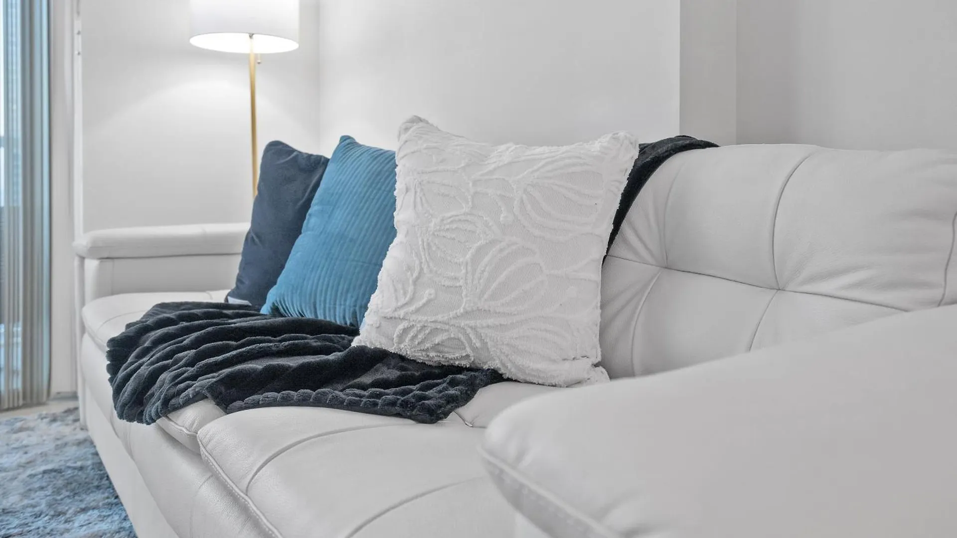 Beautiful 1 Bedroom Overlooking The Ocean And Downtown Brickell *