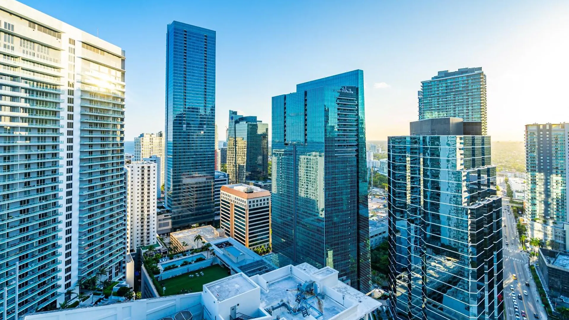 Beautiful 1 Bedroom Overlooking The Ocean And Downtown Brickell Miami