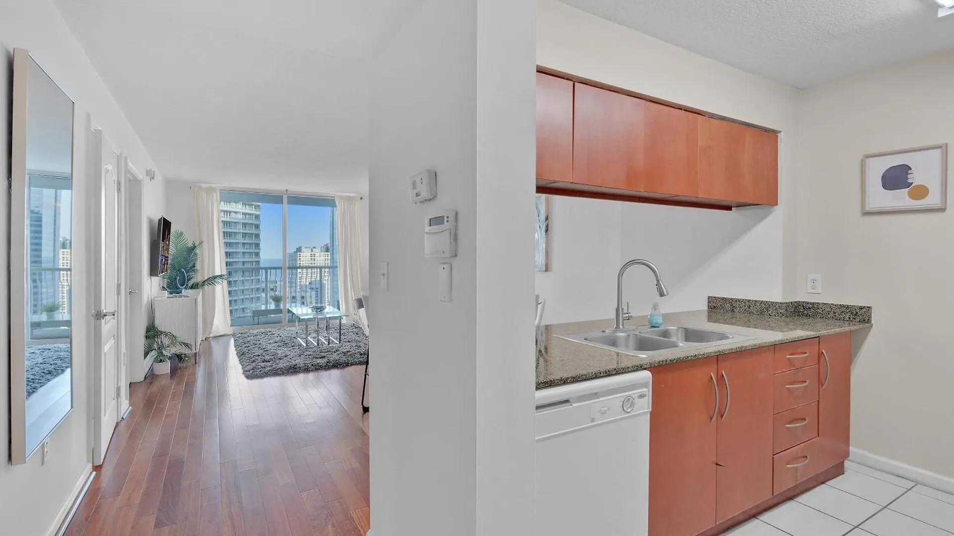 Beautiful 1 Bedroom Overlooking The Ocean And Downtown Brickell *