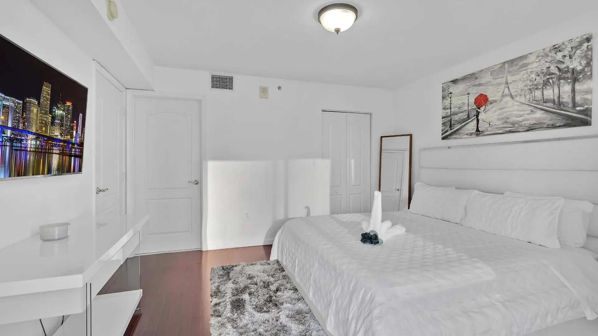 Beautiful 1 Bedroom Overlooking The Ocean And Downtown Brickell