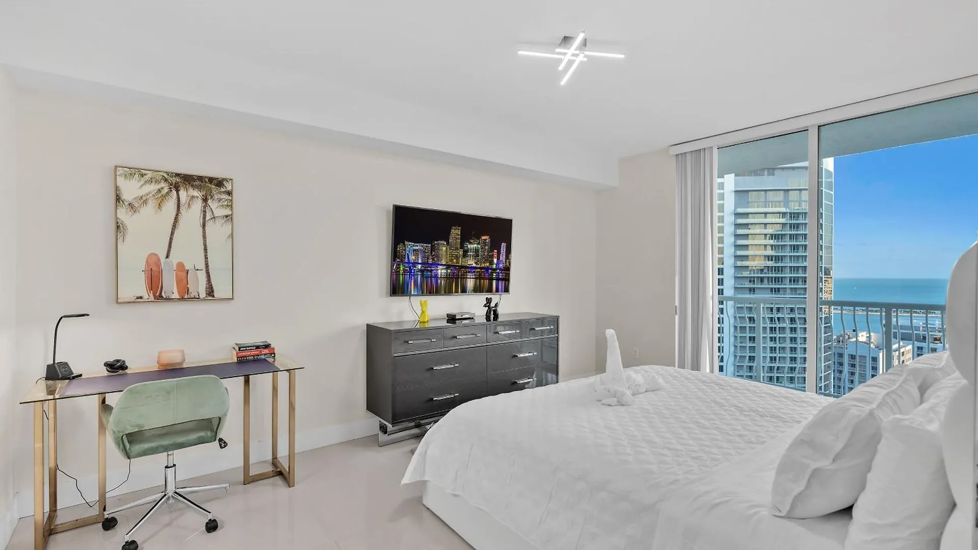 Beautiful 1 Bedroom Overlooking The Ocean And Downtown Brickell Apartment
