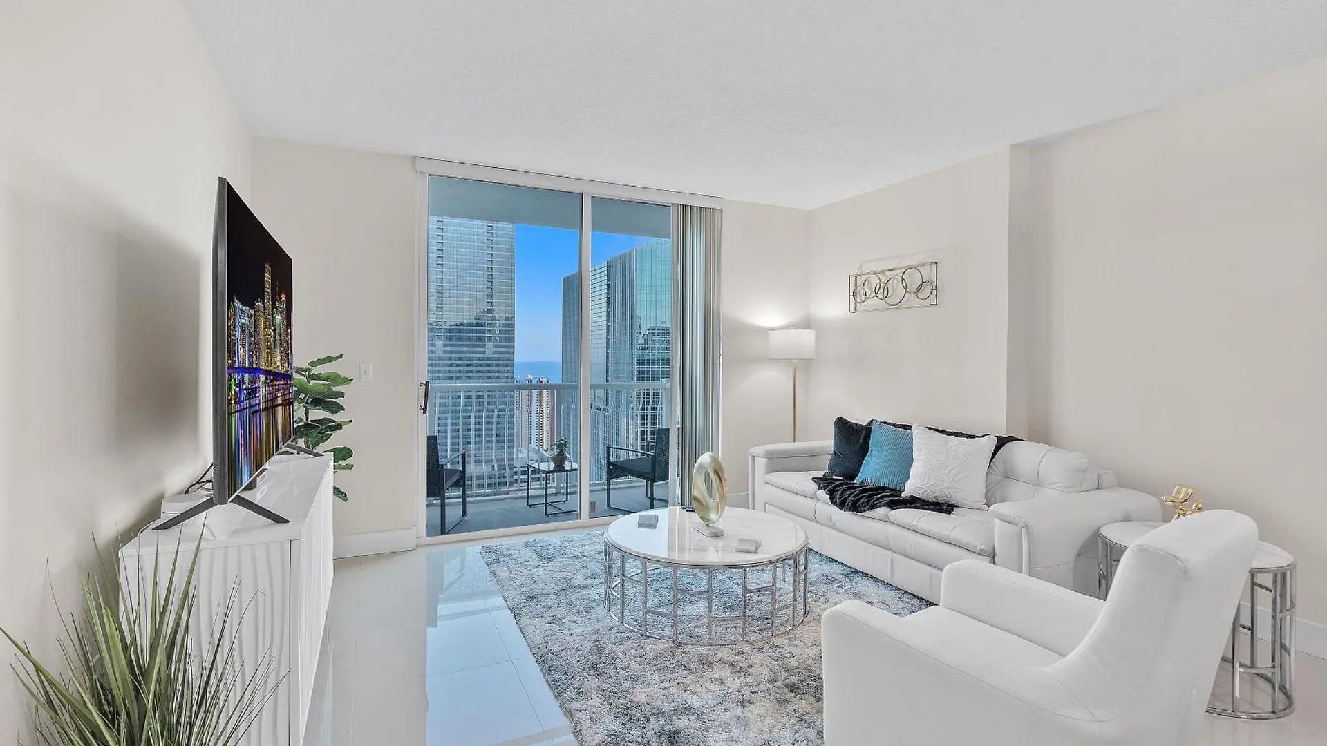 Beautiful 1 Bedroom Overlooking The Ocean And Downtown Brickell Apartment *