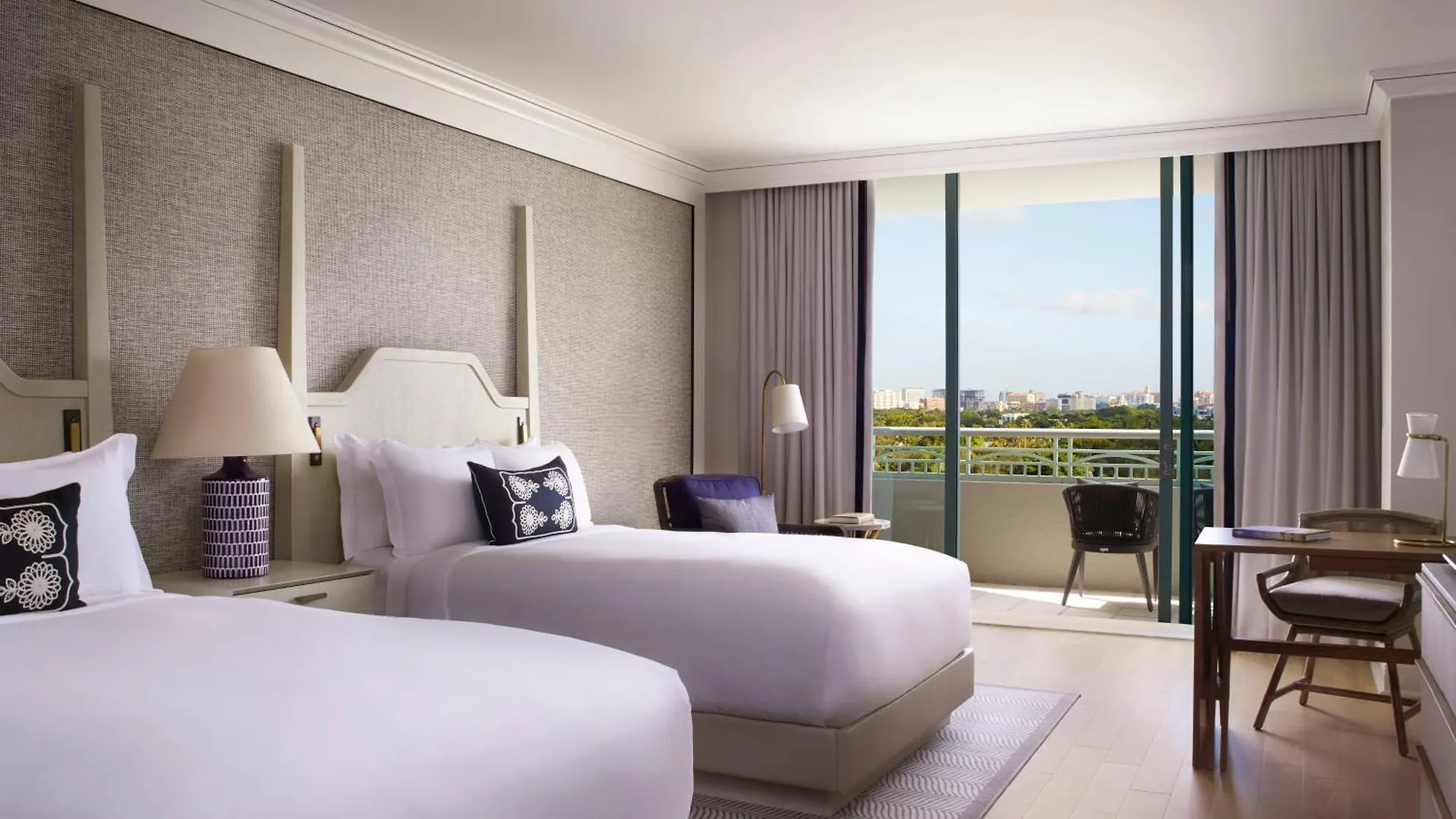 The Ritz-carlton Coconut Grove, Hotel