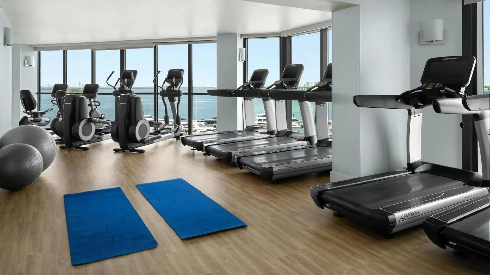Marriott Biscayne Bay 4*