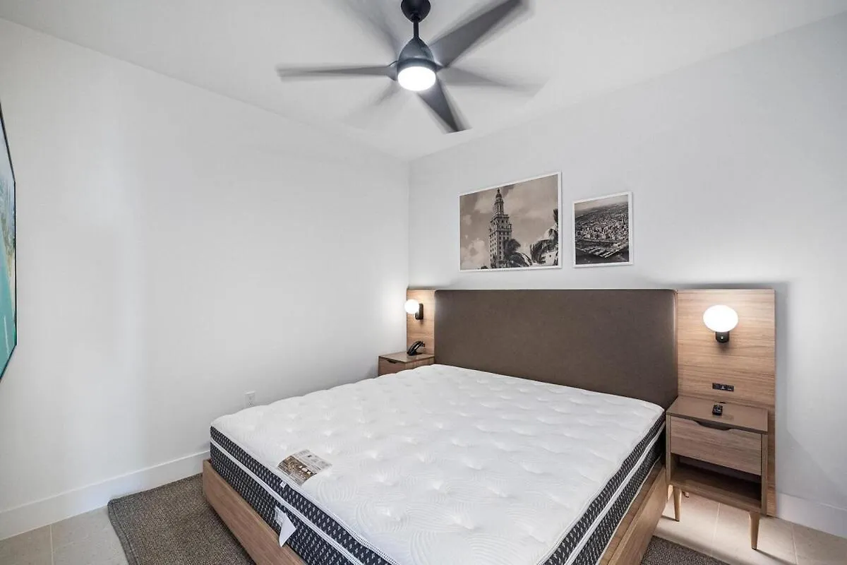 Phenomenal 1 Bed - Amazing Views Apartment *