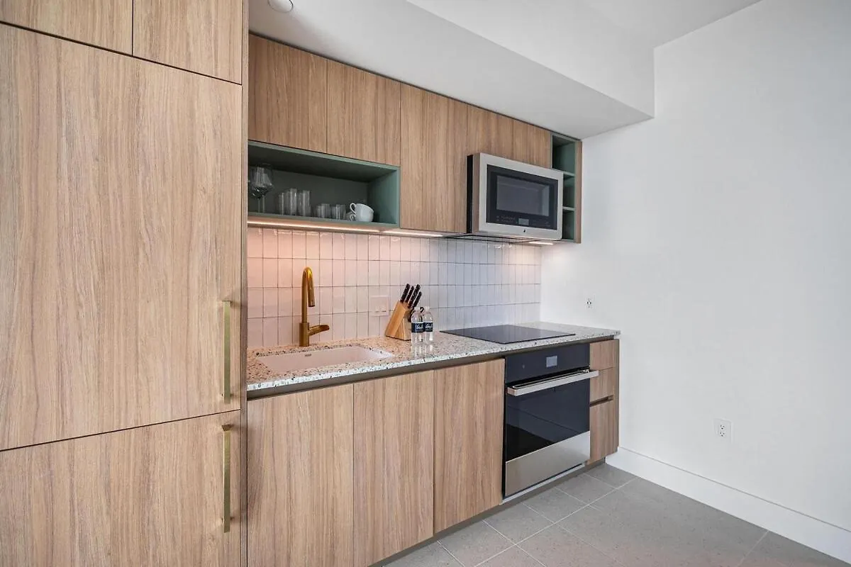 Phenomenal 1 Bed - Amazing Views Apartment *