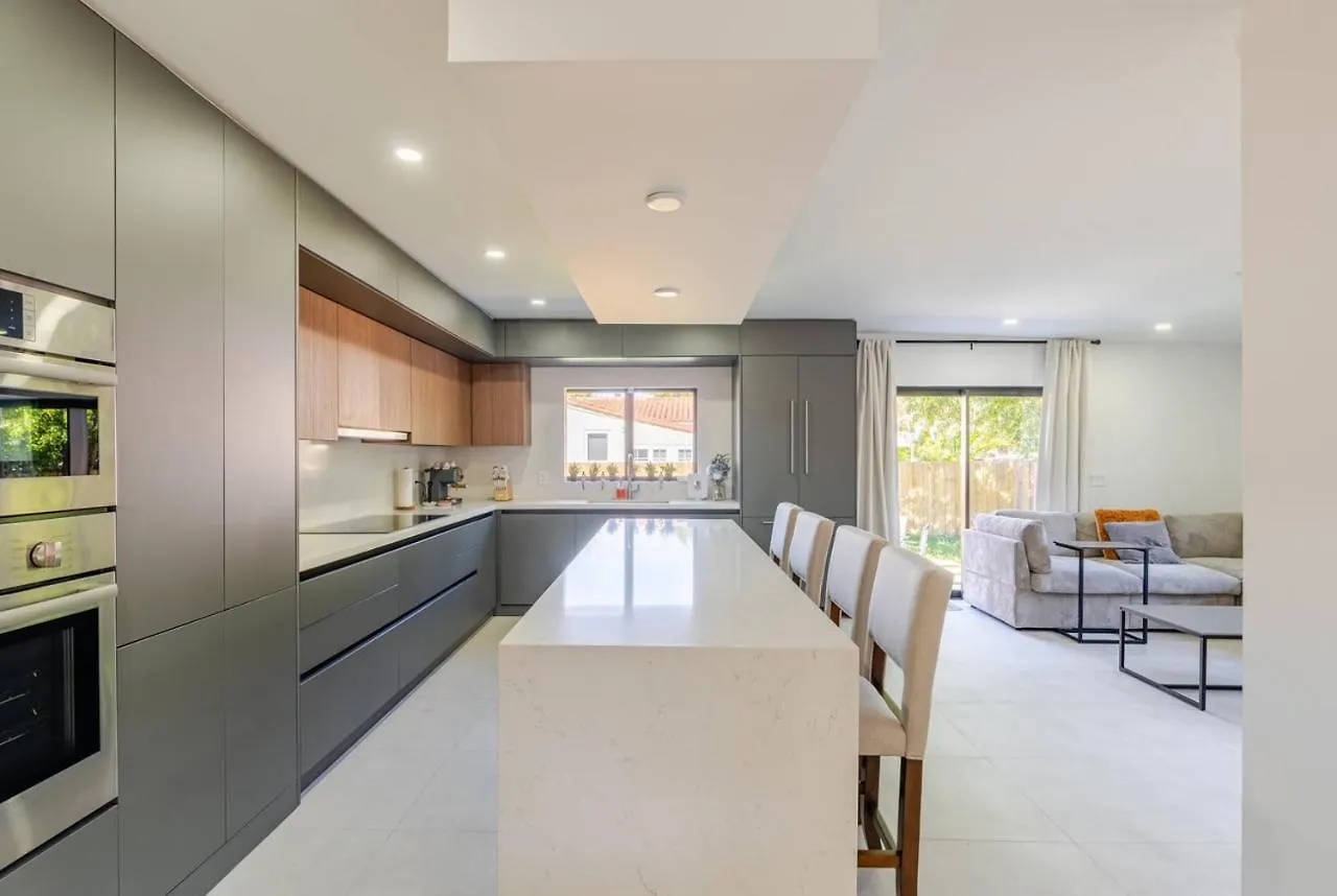 Oasis By Brickell And Beaches *