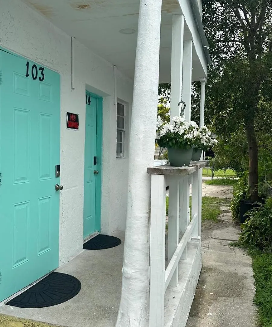 203 Shared For Men Comfortable, Affordable Hostel Miami