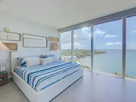 Spacious Corner With Stunning Bay Views Apartment Miami