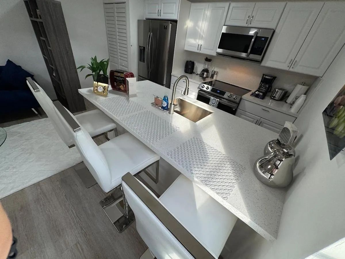 Modern Oasis - Bbq Access Apartment