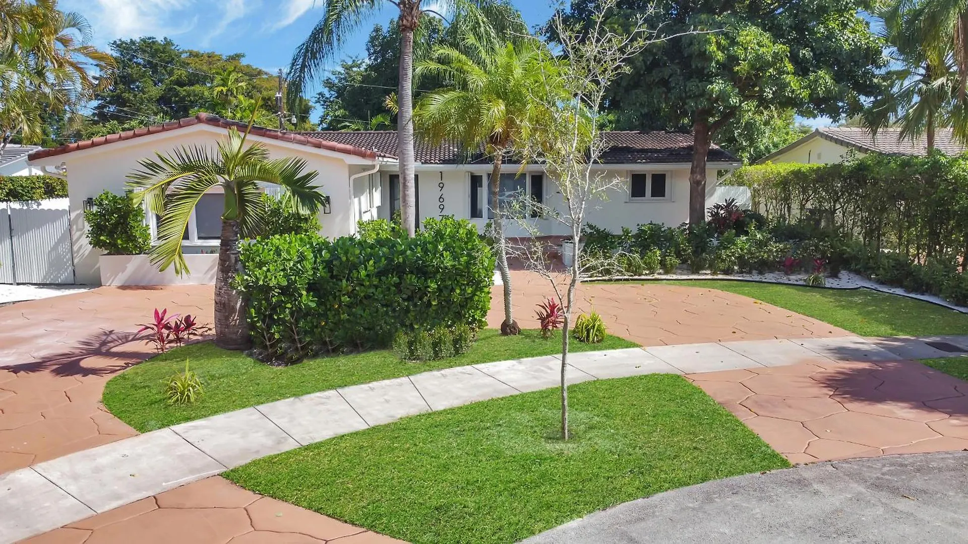 Gated Blanca 5br 3ba With Heated Pool & Bbq *