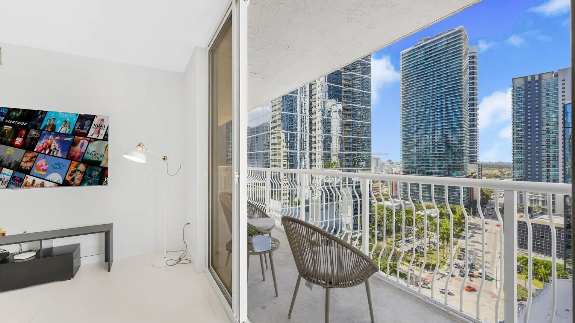 Modern Brickell With Prime Views *
