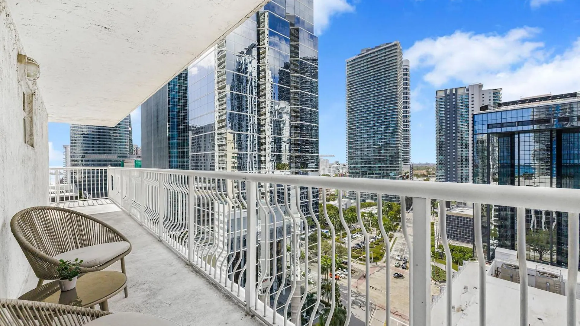 Modern Brickell With Prime Views Apartment *