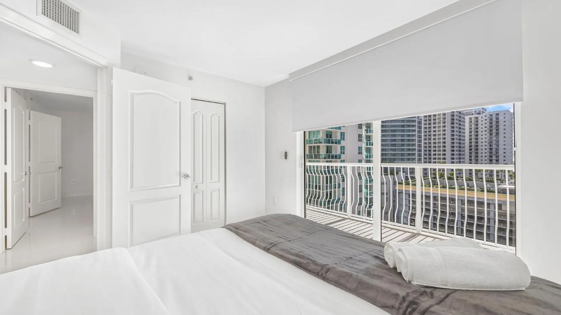 Modern Brickell With Prime Views * Miami