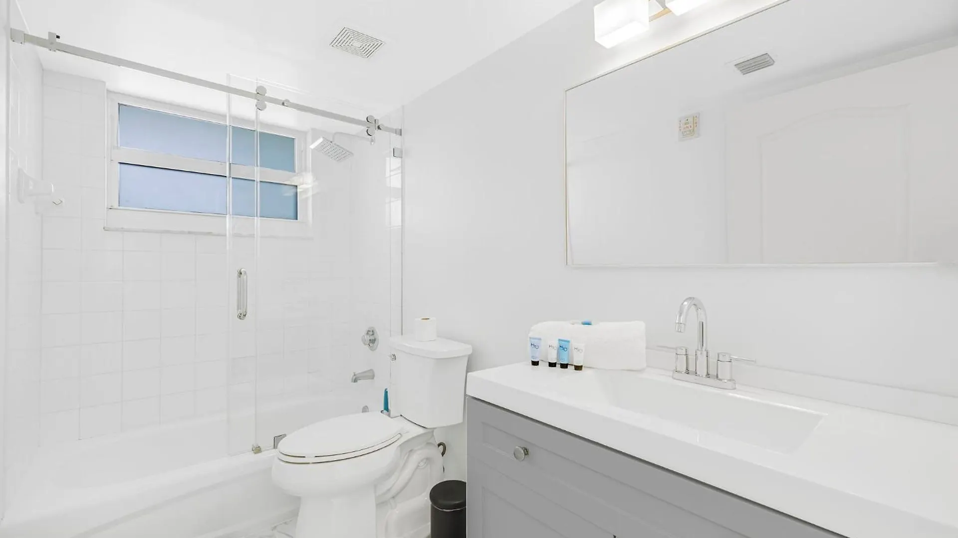 Modern Brickell With Prime Views Apartment *