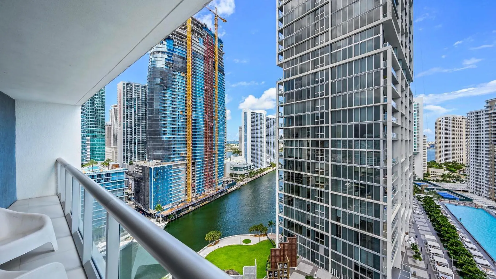 Magnificent Unit With Priceless Views W Icon Apartment *