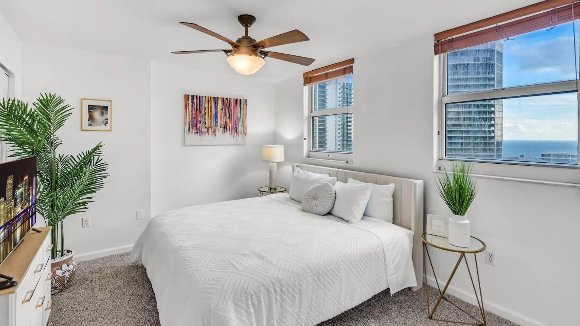 Views, 2 Balconies, 2 Bedrooms, Pool, Gym, Parking Miami