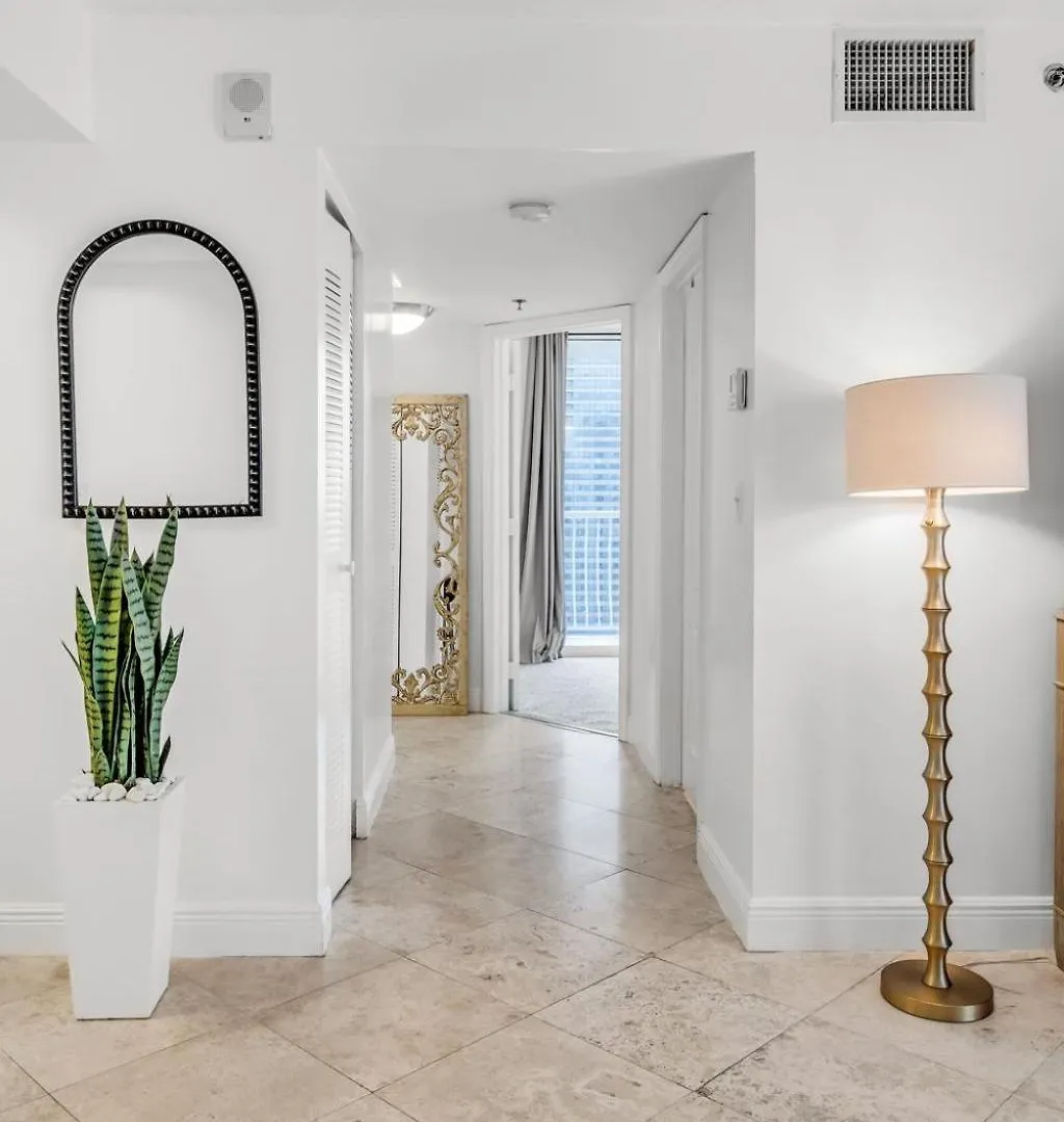 Apartment Views, 2 Balconies, 2 Bedrooms, Pool, Gym, Parking