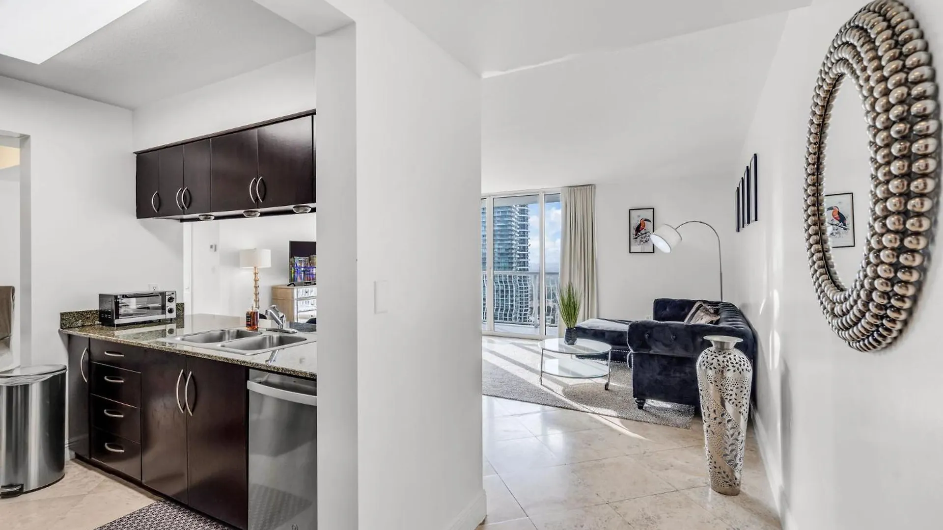 Views, 2 Balconies, 2 Bedrooms, Pool, Gym, Parking