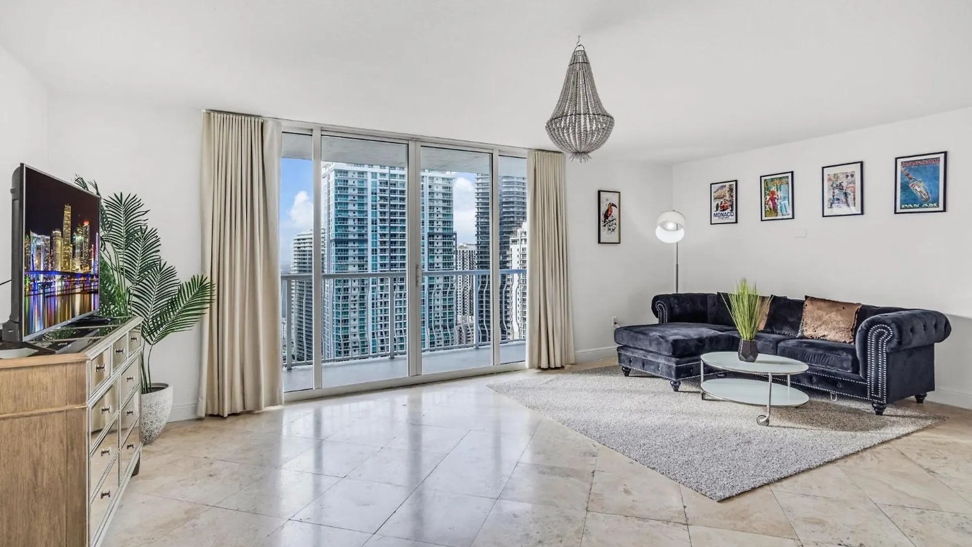 Views, 2 Balconies, 2 Bedrooms, Pool, Gym, Parking Apartment *
