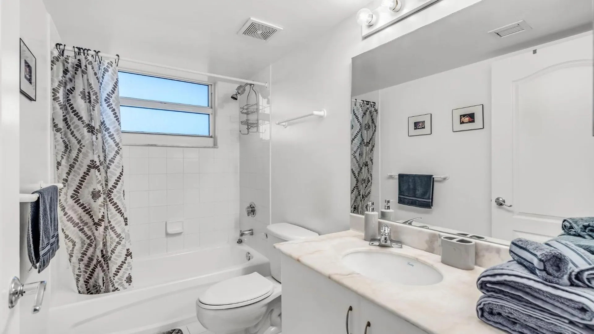 Views, 2 Balconies, 2 Bedrooms, Pool, Gym, Parking Miami
