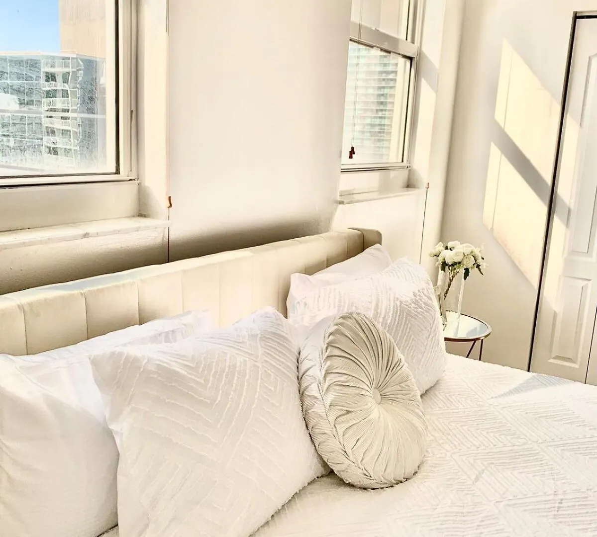 Apartment Views, 2 Balconies, 2 Bedrooms, Pool, Gym, Parking Miami