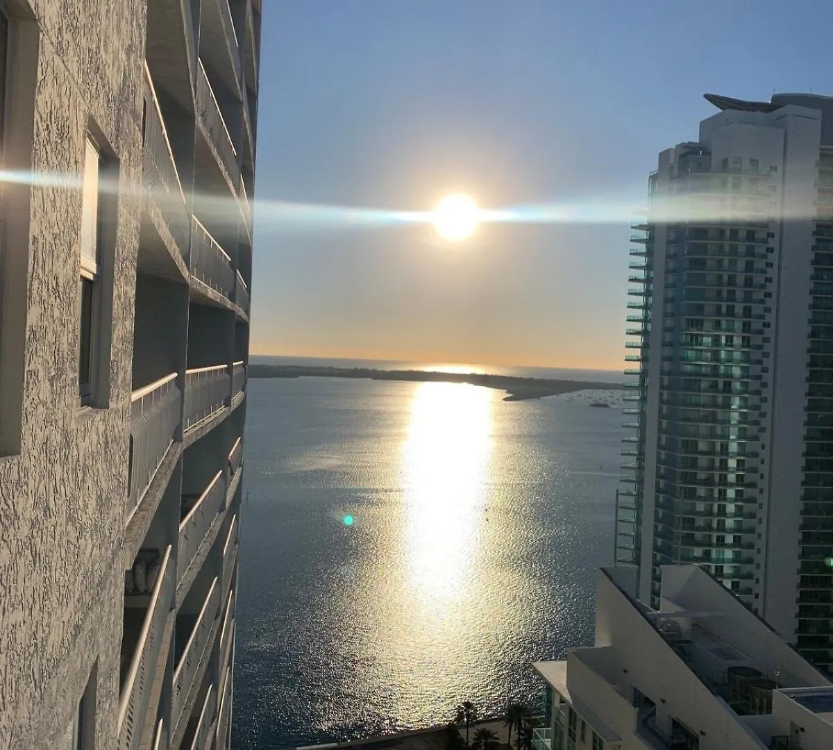 Views, 2 Balconies, 2 Bedrooms, Pool, Gym, Parking Miami