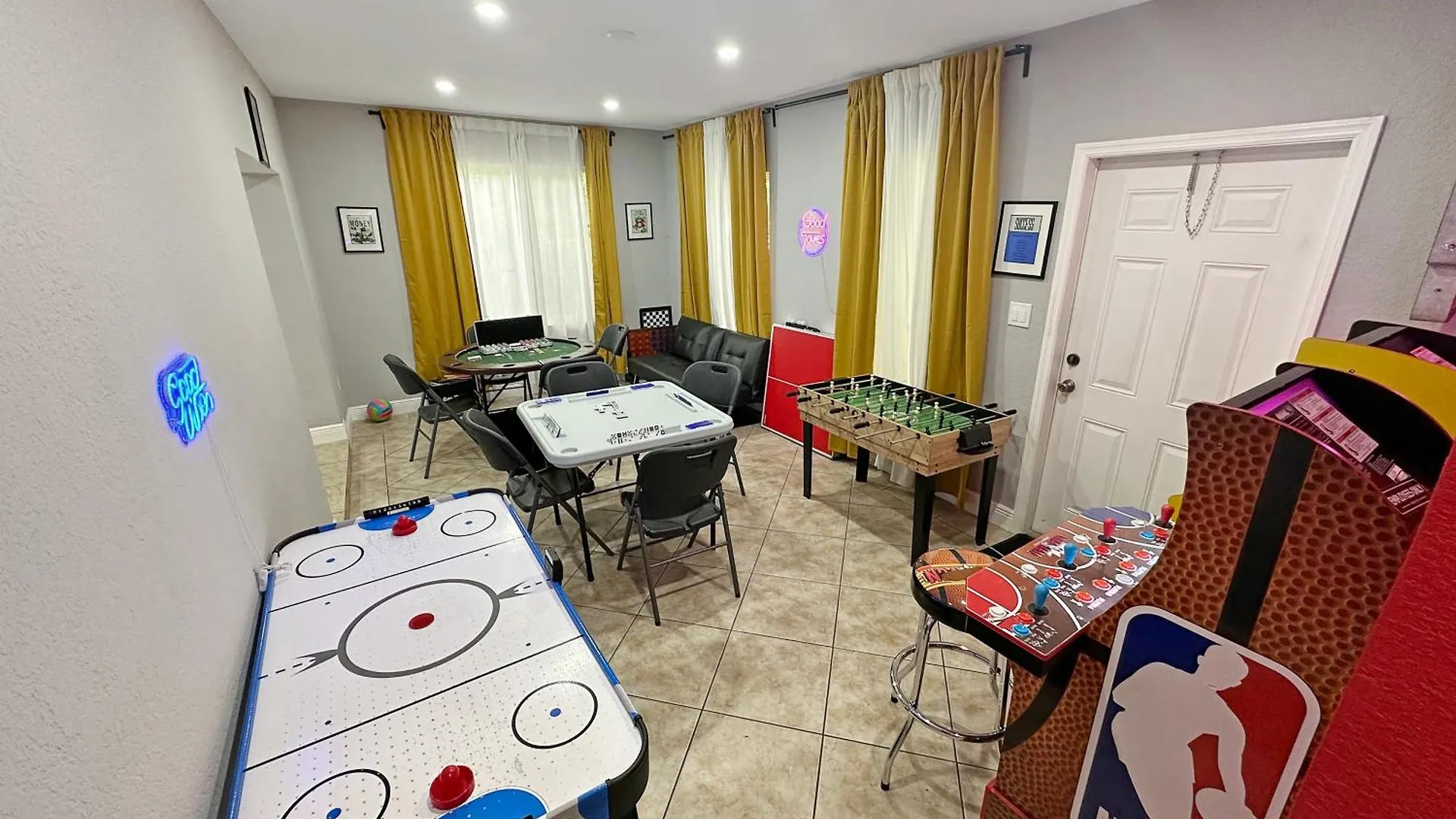 Holiday home Coastal Escape: Luxury Retreat With Game & Access