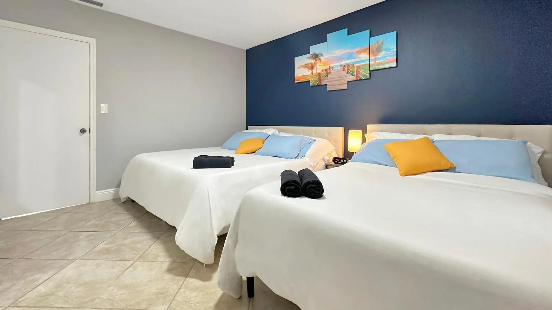 Vacay Spot Gables: Spacious Group Retreat With Game & Prime Location Miami