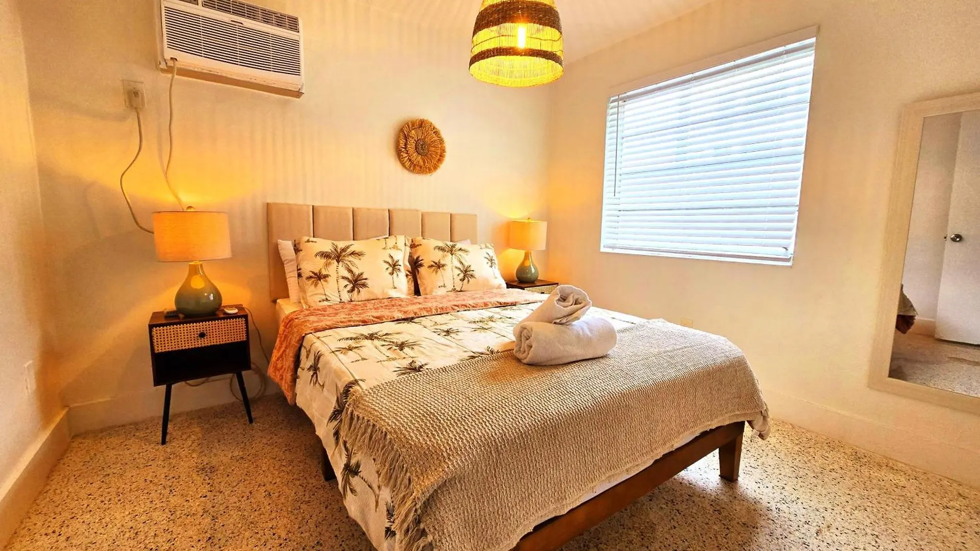 Cozy Near Brickell Apartment *