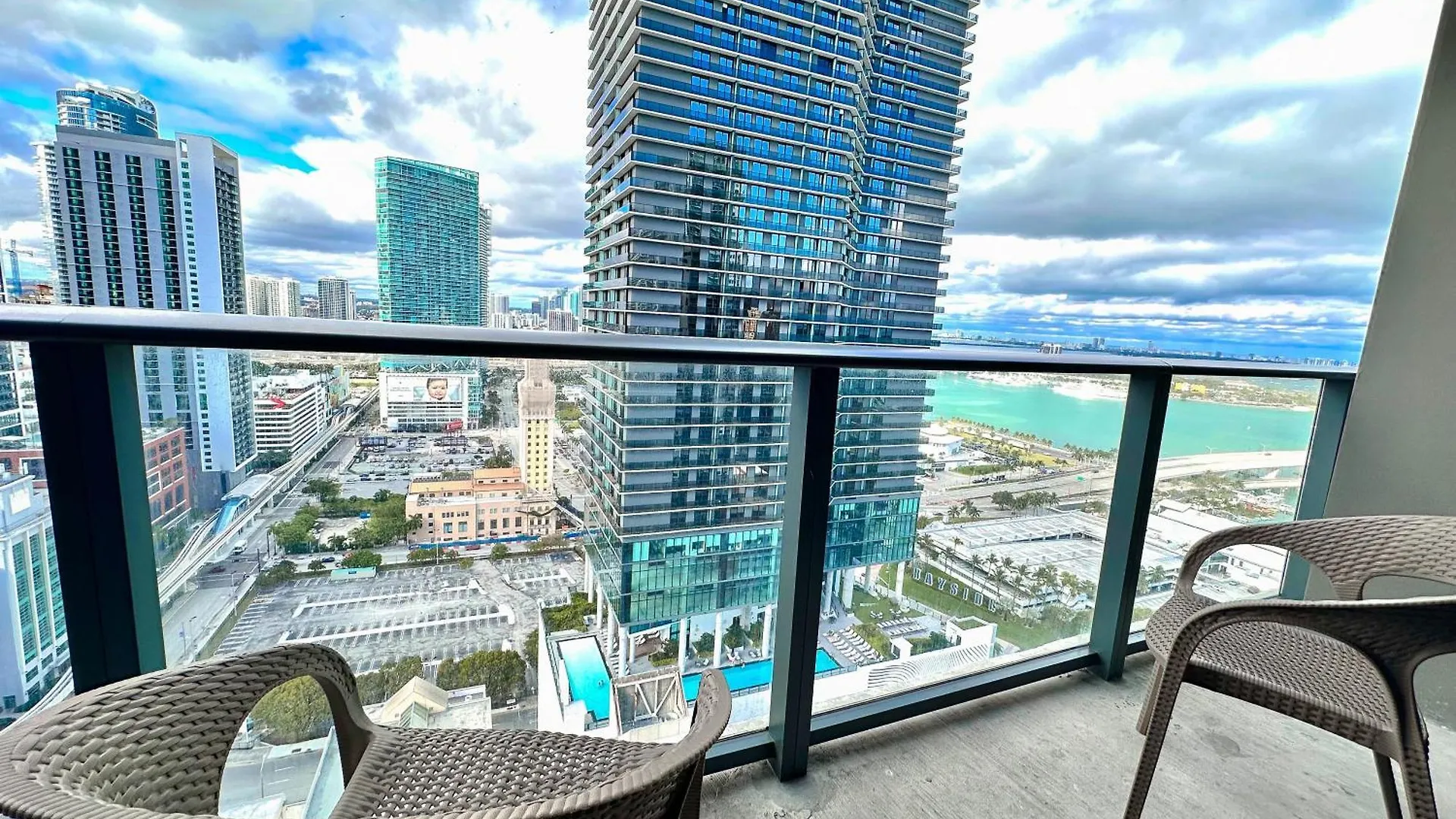 Luxury Loft- Free Parking- Ocean View, Brickell Downtown Apartment *