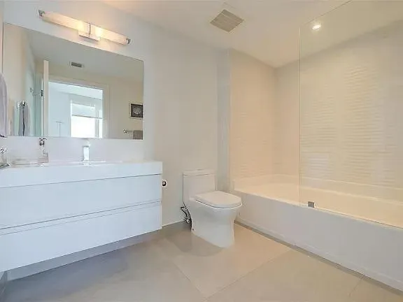 Spacious Corner With Stunning Bay Views Miami