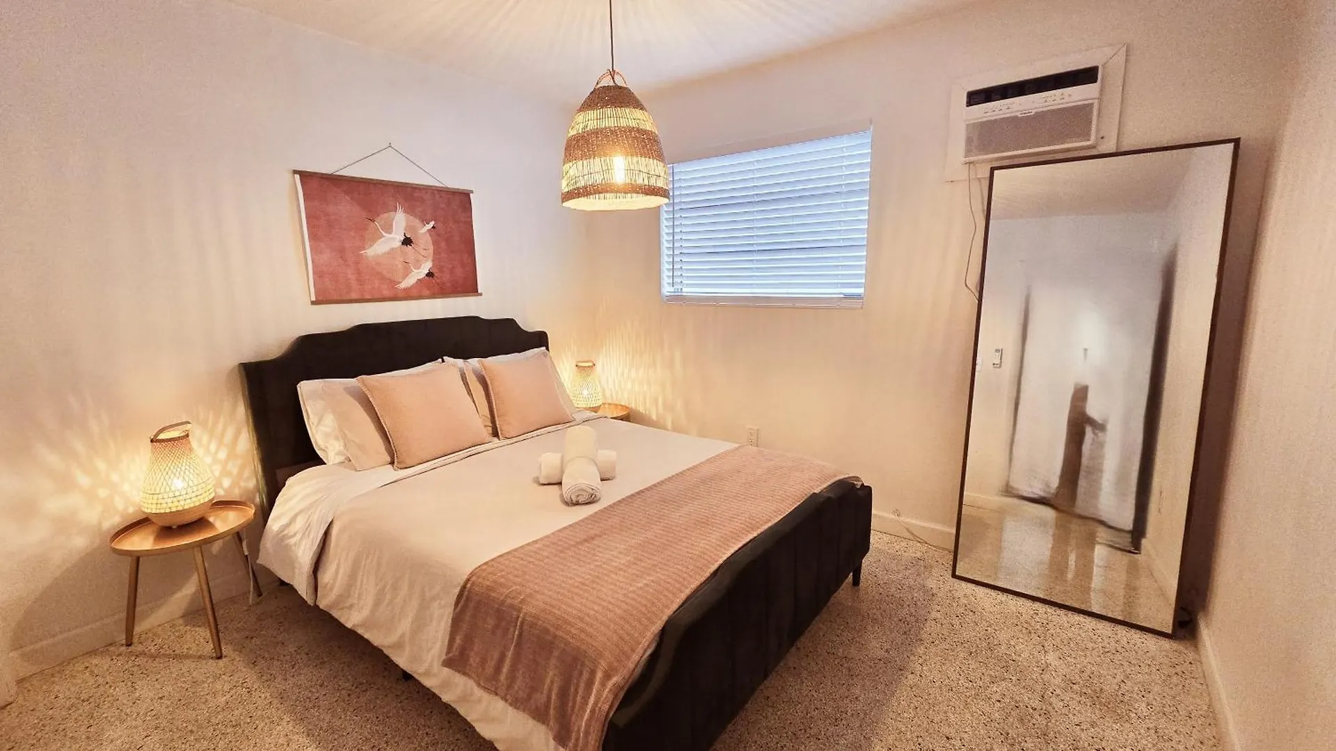 Cozy Near Brickell Apartment *