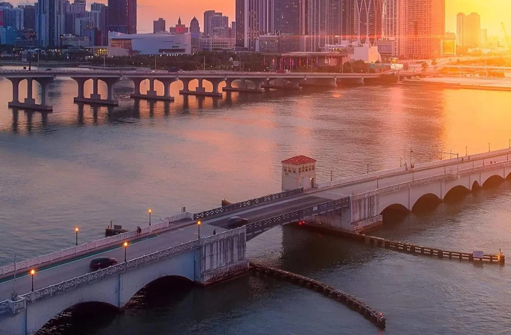 Explore Miami's Heat - Cozy Pool & Gym Apartment