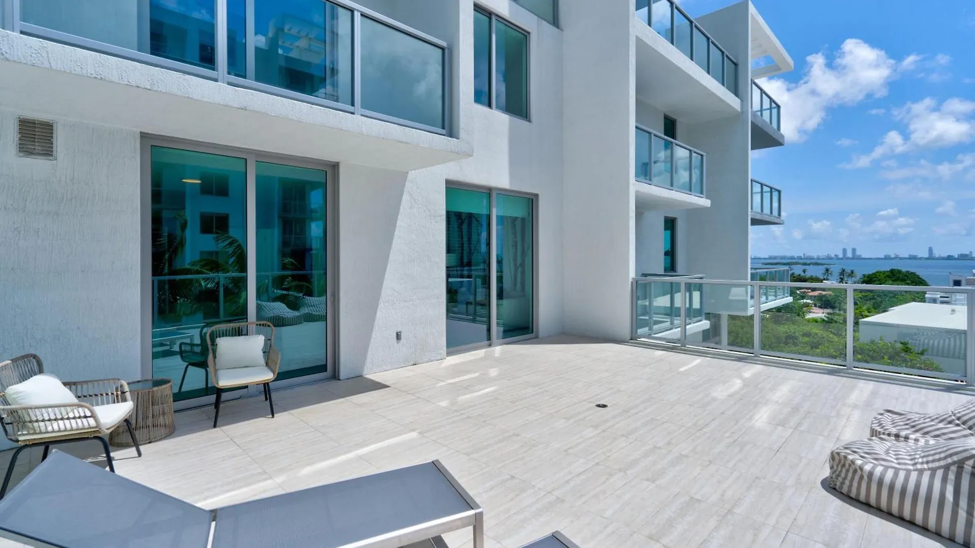 3900-719jc Design District, 1 Bedroom /1 Bathroom & Bayvie Apartment Miami