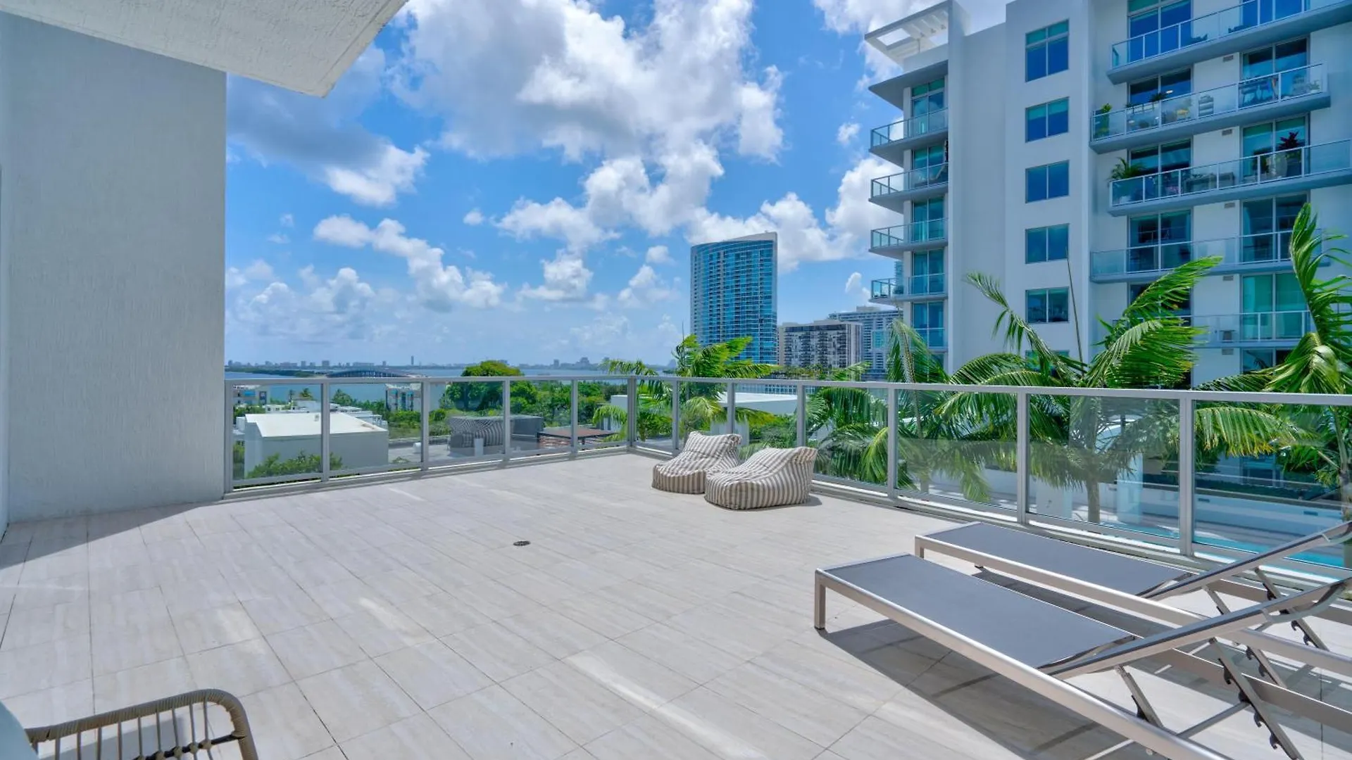 Apartment 3900-719jc Design District, 1 Bedroom /1 Bathroom & Bayvie *