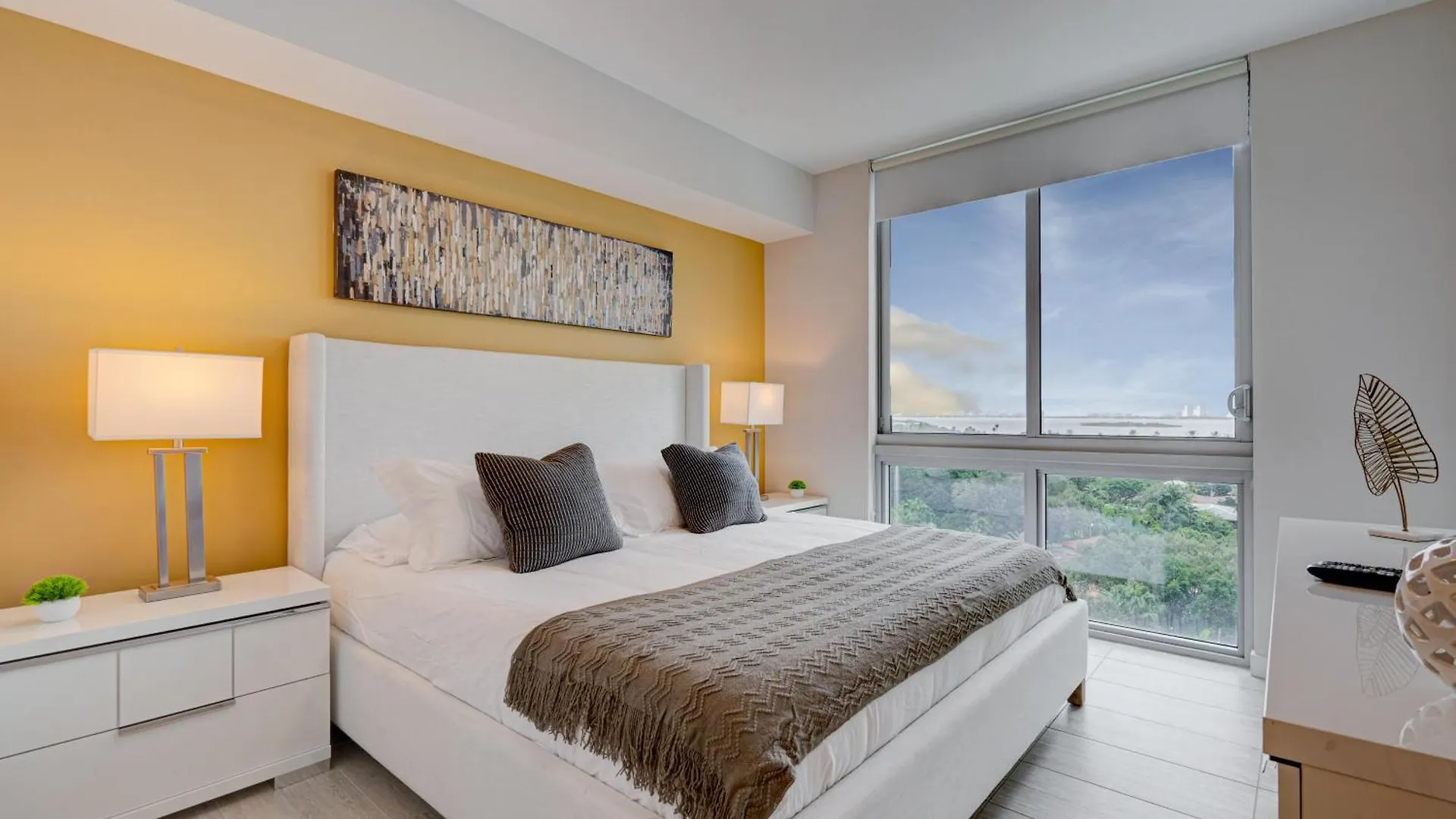 3900-717as Design District, 2 Bedrooms & 2 Bathrooms & Bay *