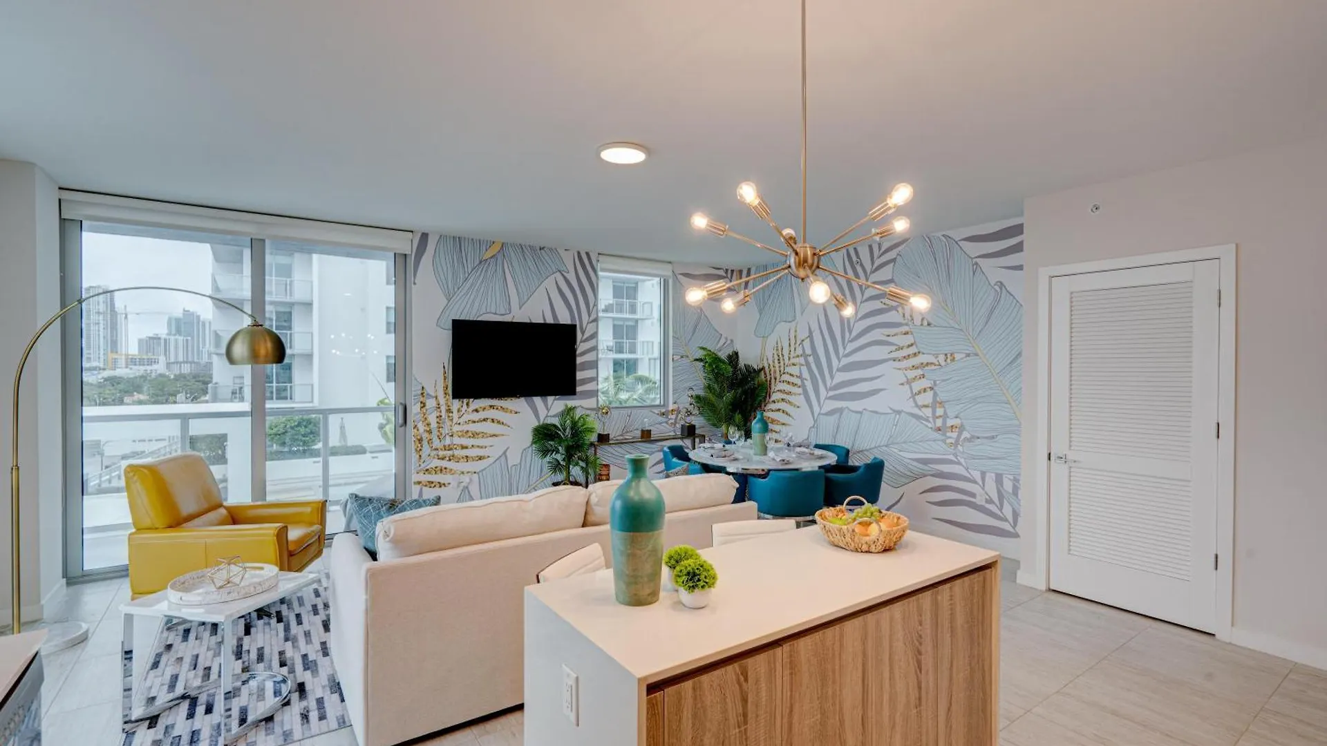 Apartment 3900-717as Design District, 2 Bedrooms & 2 Bathrooms & Bay
