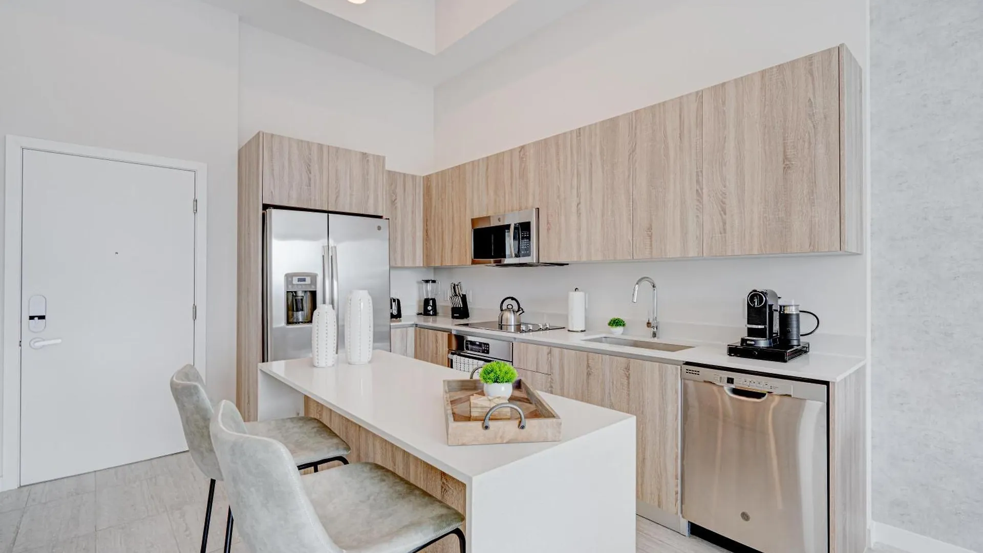 Apartment 3900-504mq Design District, 1 Bedroom & 1 Bathroom *